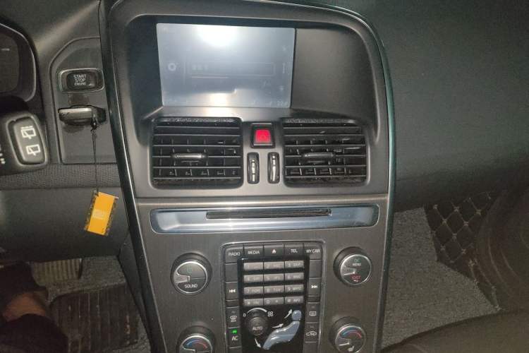 Used Volvo XC60 2014 T5 Zhiyi Edition Audio And AC Panel