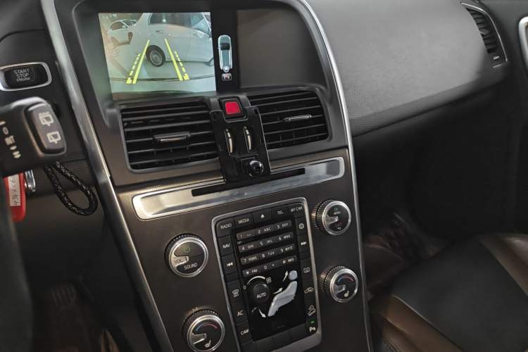 Used Volvo XC60 2014 T6 Zhiyi Edition Audio And AC Panel