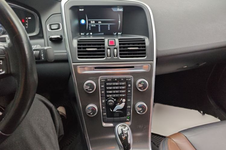 Used Volvo XC60 2014 T6 Zhiyi Edition Audio And AC Panel
