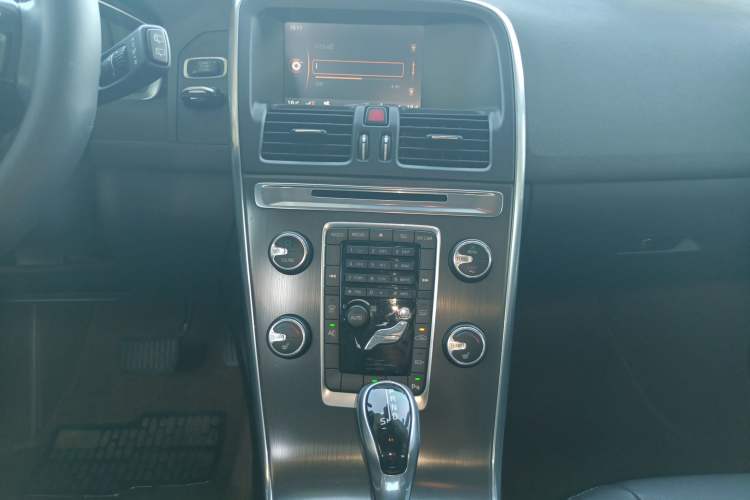 Used Volvo XC60 2014 Facelift T5 Zhiyi Edition Audio And AC Panel