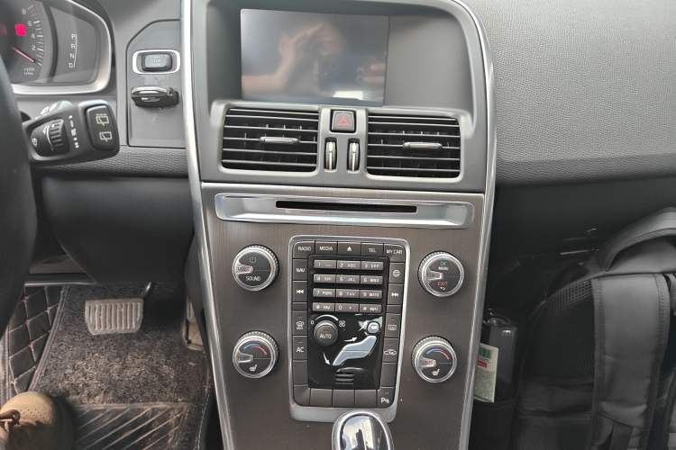 Used Volvo XC60 2014 T5 Zhiyi Edition Audio And AC Panel