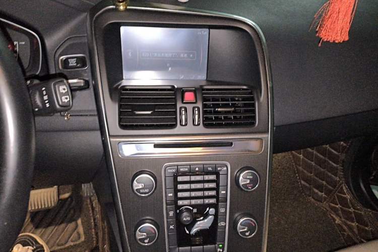 Used Volvo XC60 2014 T5 Zhiyi Edition Audio And AC Panel