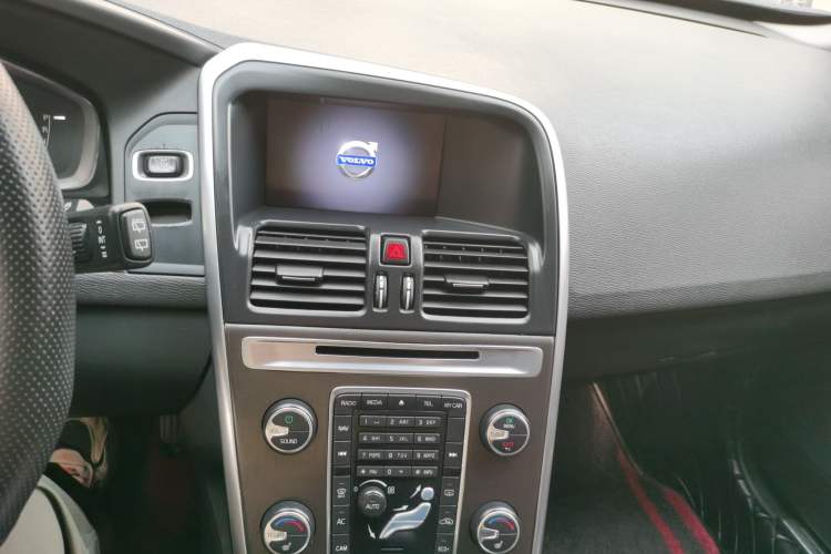 Used Volvo XC60 2014 Restyled T5 Zhiya Edition Audio And AC Panel