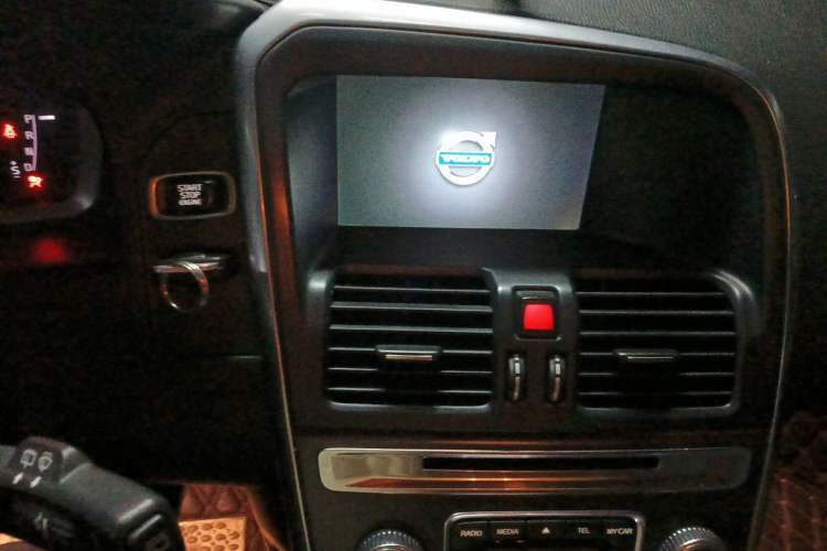 Used Volvo XC60 2014 T5 Zhiyi Edition Audio And AC Panel