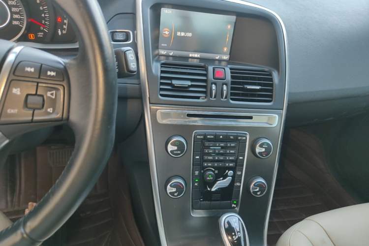 Used Volvo XC60 2014 T5 Zhiyi Edition Audio And AC Panel
