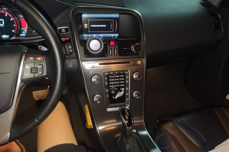Used Volvo XC60 2014 T6 Zhiyi Edition Audio And AC Panel