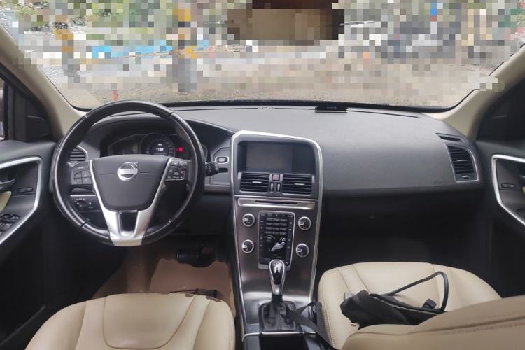 Used Volvo XC60 2014 T5 Smart Edition Center Console