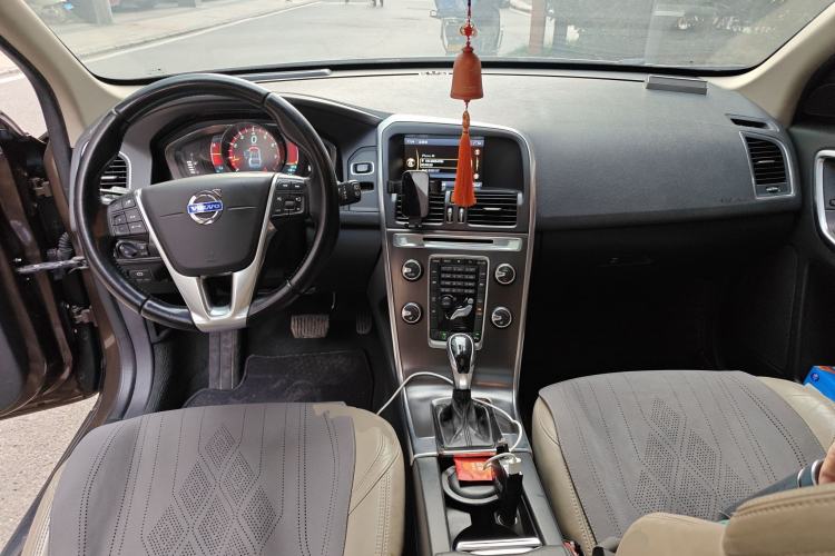 Used Volvo XC60 2014 T5 Zhiya Edition Center Console