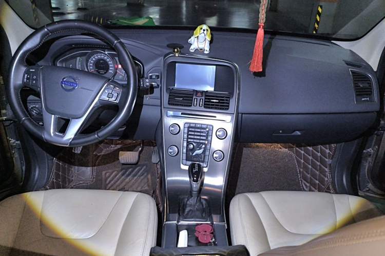 Used Volvo XC60 2014 T5 Zhiyi Edition Center Console