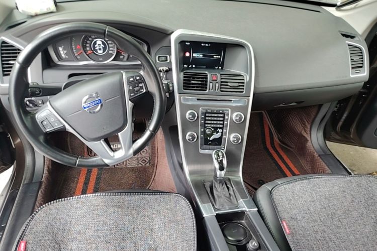 Used Volvo XC60 2014 T5 Zhiyi Edition Center Console