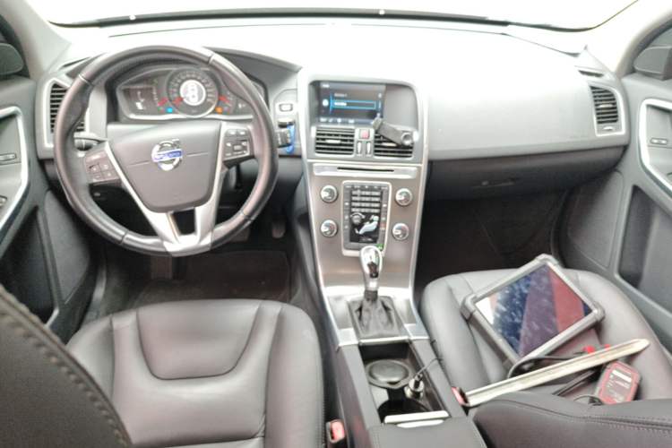 Used Volvo XC60 2014 T5 Zhiyi Edition Center Console