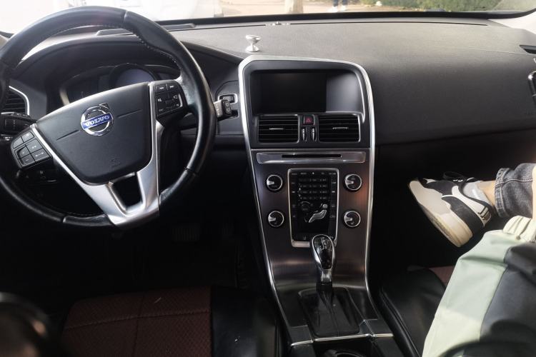 Used Volvo XC60 2014 T5 Zhiya Edition Center Console