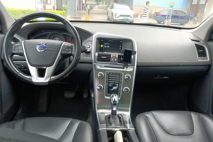 Used Volvo XC60 2014 T5 Zhiyi Edition Center Console