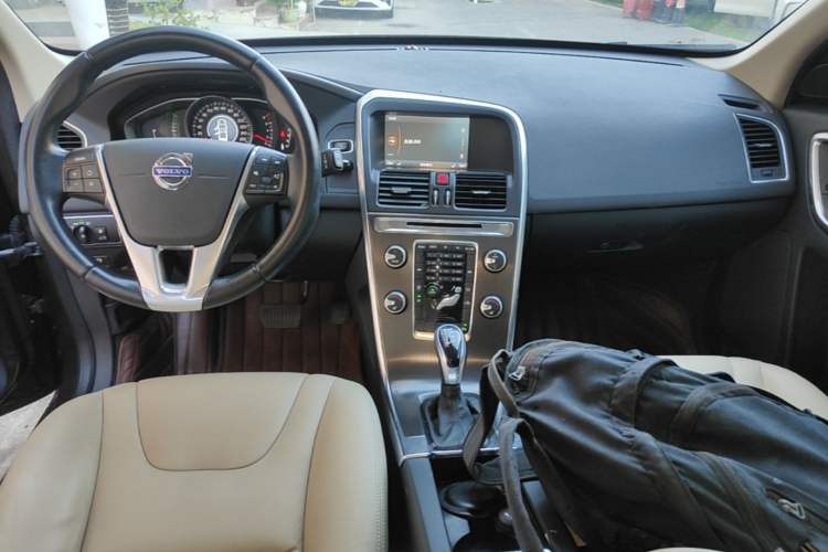 Used Volvo XC60 2014 T5 Zhiyi Edition Center Console