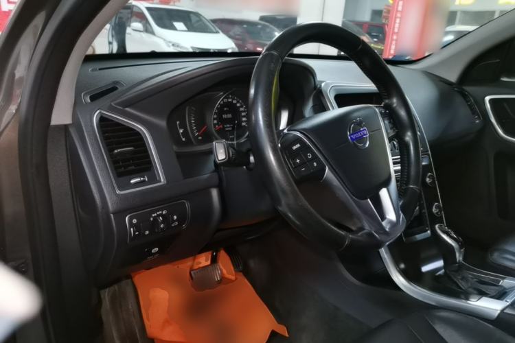 Used Volvo XC60 2014 T5 Zhiyi Edition Center Console