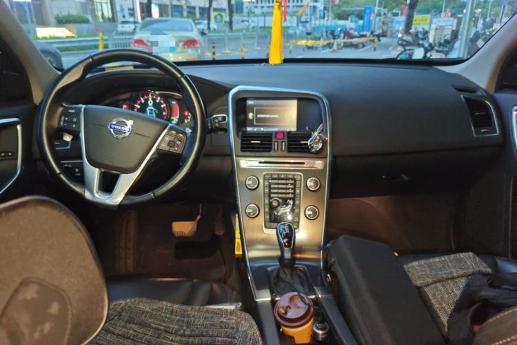 Used Volvo XC60 2014 T6 Zhiyi Edition Center Console