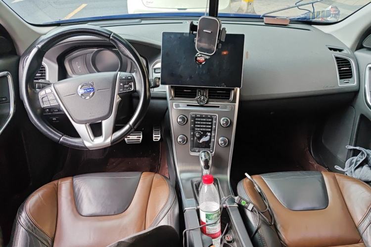 Used Volvo XC60 2014 T5 Zhiya Edition Center Console