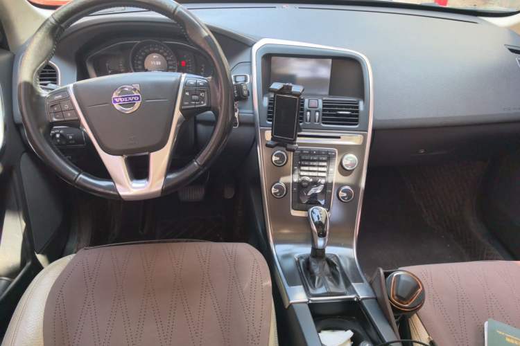 Used Volvo XC60 2014 T5 Zhiya Edition Center Console