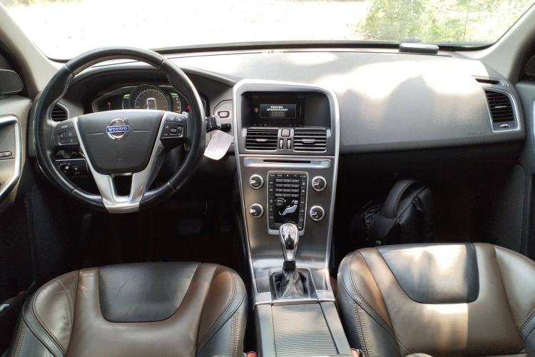 Used Volvo XC60 2014 T6 Smart Edition Center Console