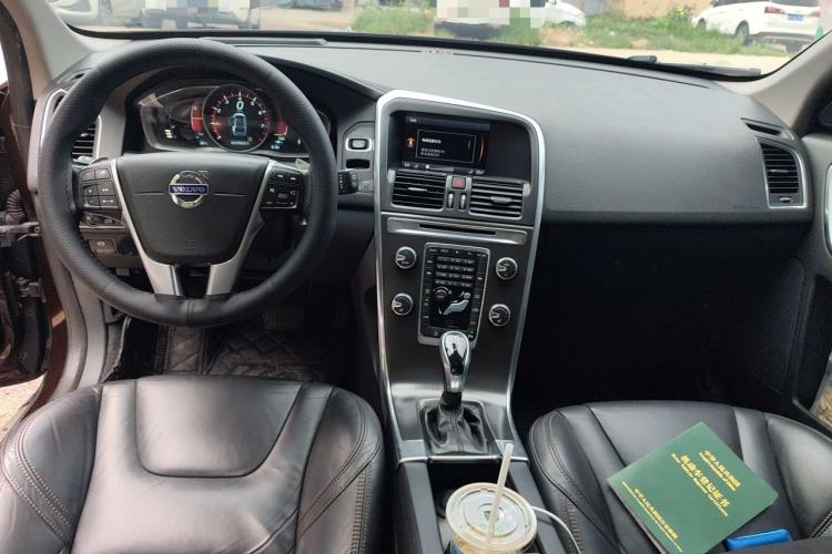 Used Volvo XC60 2014 T5 Zhiya Edition Center Console