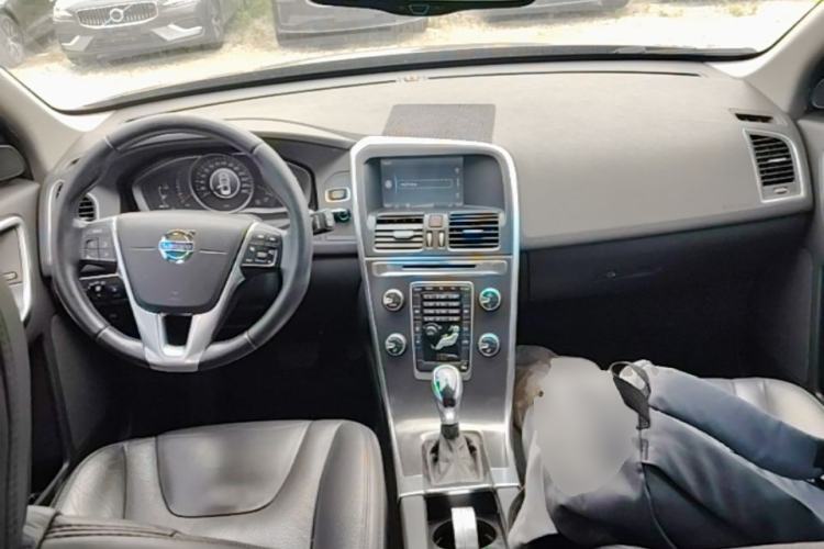 Used Volvo XC60 2014 T5 Zhiyi Edition Center Console