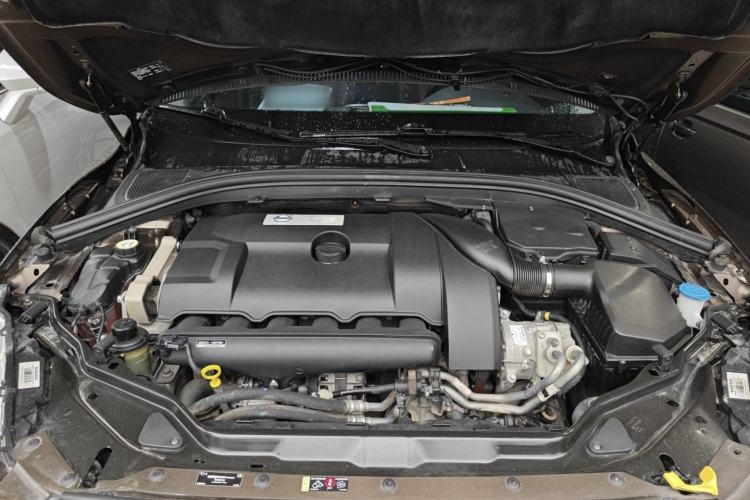 Used Volvo XC60 2014 T6 Zhiyi Edition Engine Bay