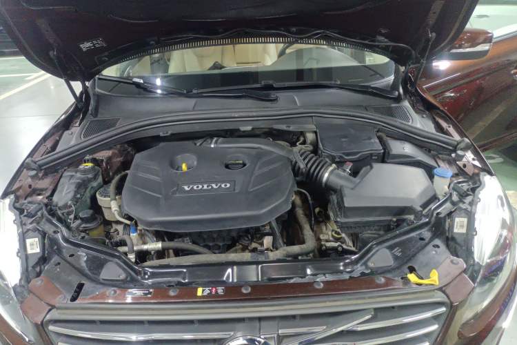 Used Volvo XC60 2014 T5 Zhiyi Edition Engine Bay