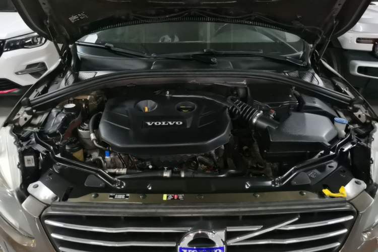 Used Volvo XC60 2014 T5 Zhiyi Edition Engine Bay