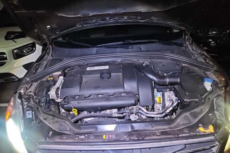 Used Volvo XC60 2014 T6 Zhiyi Edition Engine Bay