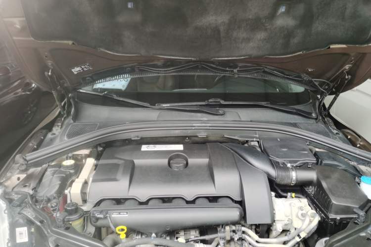 Used Volvo XC60 2014 T6 Zhiyi Edition Engine Bay