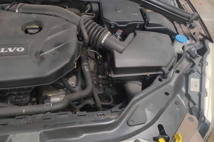 Used Volvo XC60 2014 T5 Smart Edition Engine Bay Left
