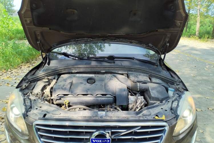 Used Volvo XC60 2014 T6 Smart Edition Engine Bay