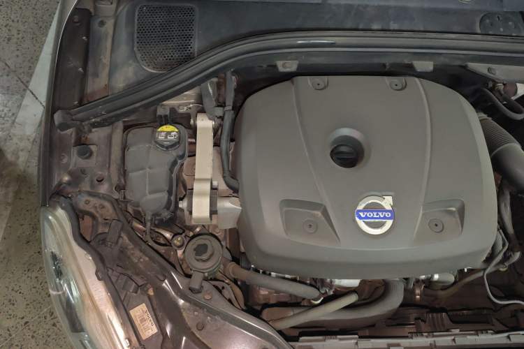Used Volvo XC60 2014 Restyled T5 Zhiya Edition Engine Bay Right