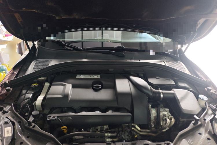 Used Volvo XC60 2014 T6 Zhiyi Edition Engine Bay