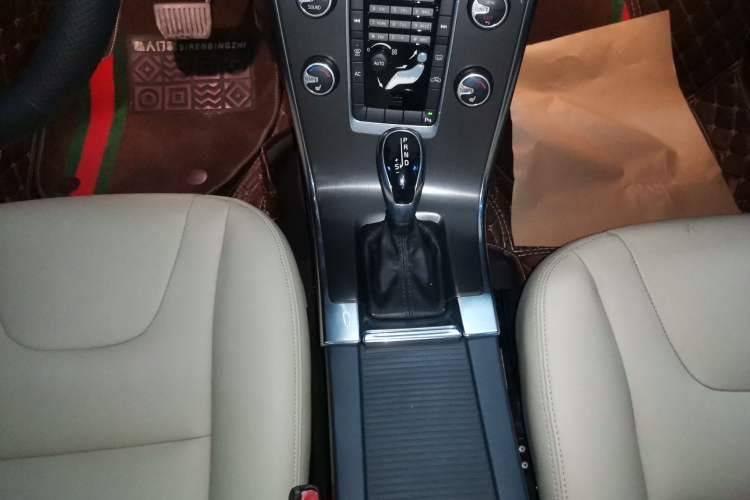 Used Volvo XC60 2014 T5 Zhiyi Edition Gear Lever