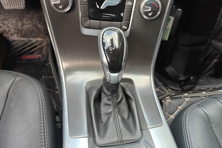 Used Volvo XC60 2014 T5 Zhiyi Edition Gear Lever