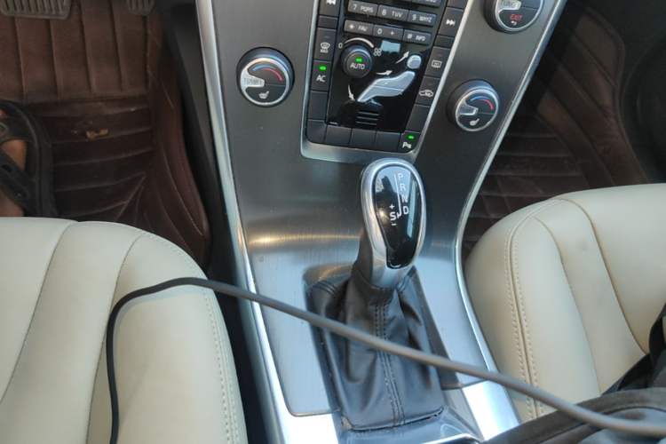 Used Volvo XC60 2014 T5 Zhiyi Edition Gear Lever