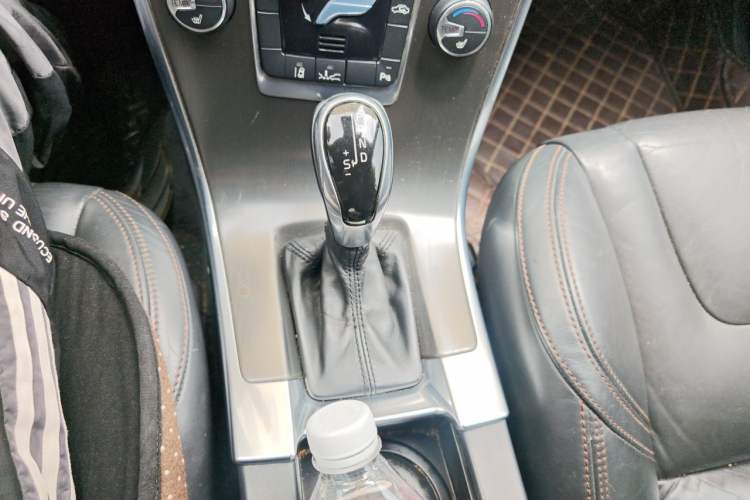 Used Volvo XC60 2014 T5 Zhiya Edition Gear Lever