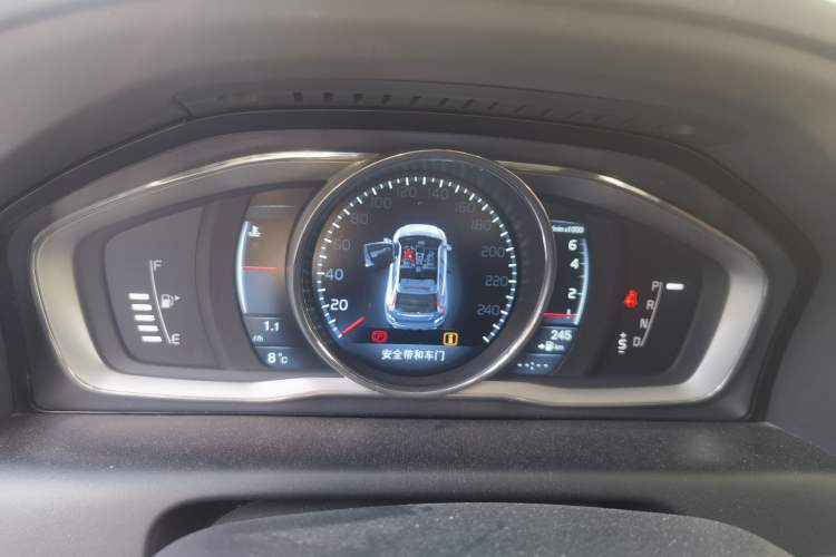 Used Volvo XC60 2014 T5 Zhiya Edition Instrument Cluster