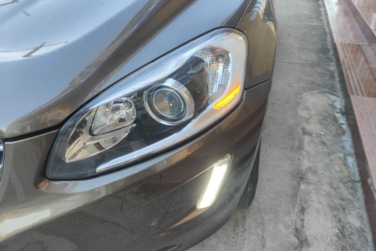 Used Volvo XC60 2014 T5 Zhiyi Edition Left Front Headlight