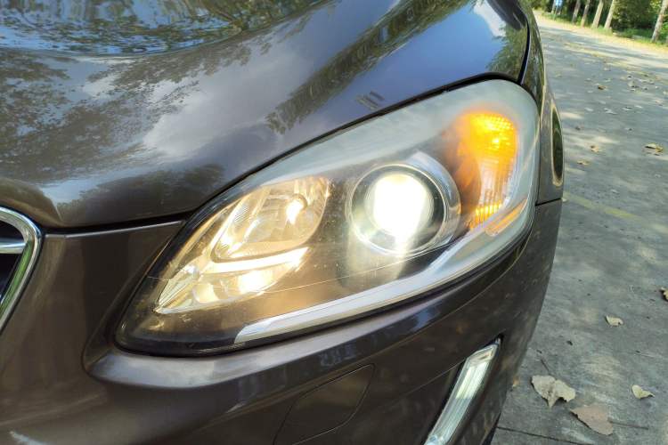 Used Volvo XC60 2014 T6 Smart Edition Left Front Headlight