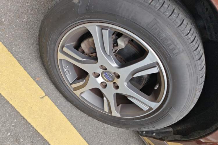 Used Volvo XC60 2014 T5 Zhiyi Edition Left Front Wheel Hub