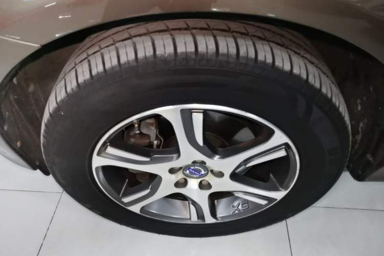 Used Volvo XC60 2014 T5 Zhiyi Edition Left Front Wheel Hub