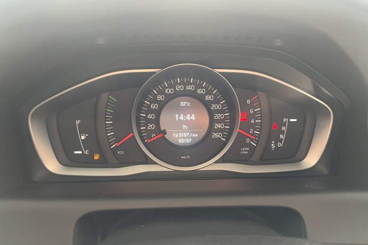 Used Volvo XC60 2014 T5 Zhiyi Edition Odometer Close Up