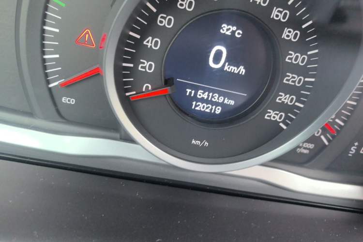Used Volvo XC60 2014 Facelift T5 Zhiyi Edition Odometer Close Up