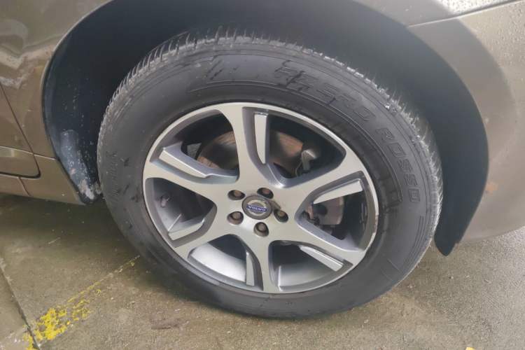 Used Volvo XC60 2014 T5 Smart Edition Right Front Wheel Hub