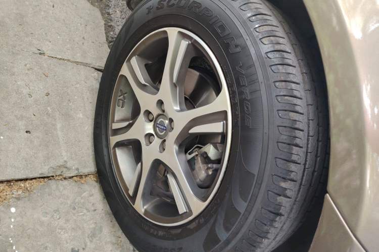 Used Volvo XC60 2014 T5 Zhiyi Edition Right Front Wheel Hub