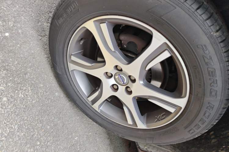 Used Volvo XC60 2014 T5 Zhiyi Edition Right Rear Wheel Hub
