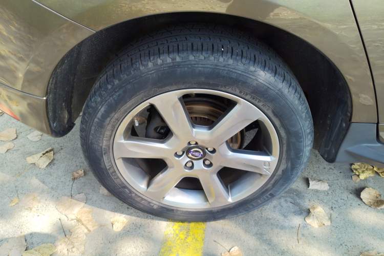 Used Volvo XC60 2014 T6 Smart Edition Right Rear Wheel Hub