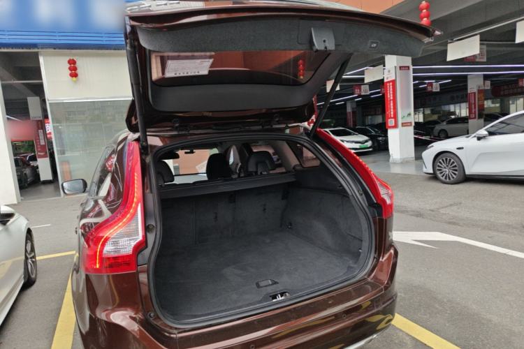 Used Volvo XC60 2014 T5 Zhiyi Edition Trunk